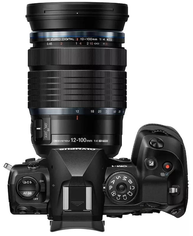 OM-1 Mark II + Zuiko 12-100 mm F4 Pro Free BLX1 Battery